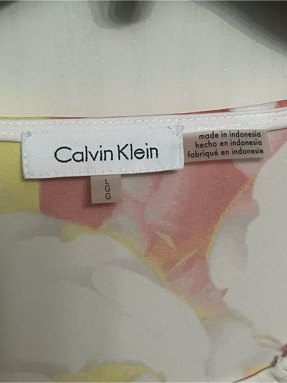 Calvin Klein Floral Zip-Front Accent Cap Sleeve Top in Coral, Yellow & Gray - Picture 2 of 5